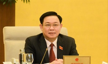Chủ tịch Quốc hội Vương Đình Huệ phát biểu tại phiên họp. Ảnh: QH