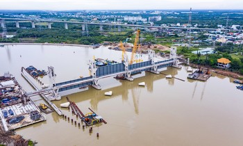 Cống kiểm soát triều Mương Chuối – một trong những hạng mục chính của dự án