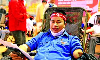 Cao Duc Tram, leader of the Youth Union, has had 24 times to voluntarily donate blood