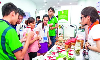 Products of the mushroom biotechnology research project of the Faculty of Biology - Environment (University of Education - University of Da Nang) on display at the SURF startup exhibition 2018 Photo: Giang Thanh