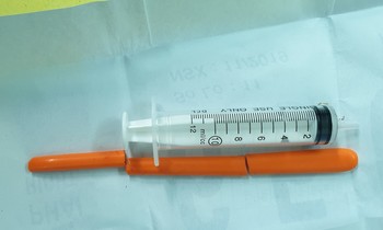 Nam thanh niên dùng muỗng đâm vào hốc mắt xuyên thấu sọ
