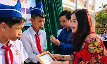 Tặng Huy hiệu 'Tuổi trẻ dũng cảm' cho 3 học sinh cứu người bị đuối nước