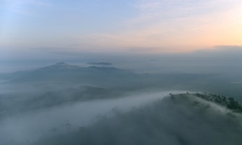 Bên dưới ngọn Núi Tiên ở Nghệ An là những tầng tầng đá núi lửa triệu năm tuổi