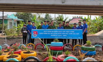 Đội tuyên truyền viên bảo vệ môi trường xã Hòa Hải, huyện Hương Khê, tỉnh Hà Tĩnh