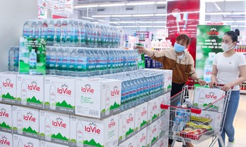 Yêu thích sản phẩm 'xanh', người dùng chuộng chai nhựa tái chế