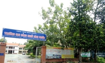 Hiệu trưởng sắp nghỉ hưu, giáo viên đồng loạt gửi đơn tố cáo sai phạm