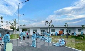 Đề nghị xử lý nhóm người doạ đánh cán bộ y tế, làm loạn trong khu cách ly ở Bình Dương
