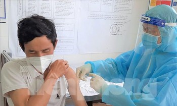 Tỉnh ủy Bình Dương đề nghị huy động lực lượng tăng tốc không để vắc xin tồn kho