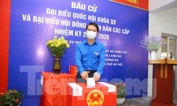 Mr. Nguyen Ngoc Luong participated in the vote.