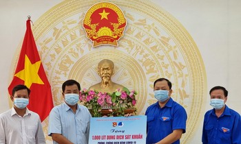 Tỉnh đoàn Đồng Tháp 'tiếp sức' chiến sỹ biên giới chống dịch