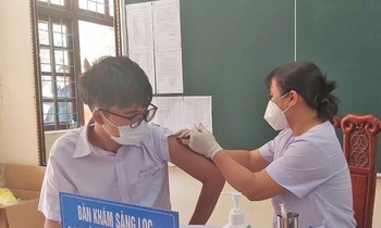 Thanh Hóa: 86 học sinh nhập viện theo dõi sau khi tiêm vắc xin phòng COVID-19