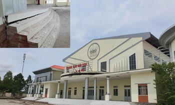Trung tâm văn hóa thị xã Long Mỹ có vốn đầu tư hàng chục tỷ đồng hiện đang xuống cấp nghiêm trọng.