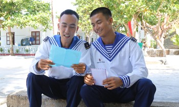 Two soldiers Phan Van Thanh and Nguyen Thanh Tam read the letter from their teammates on Sinh Ton island sent to
