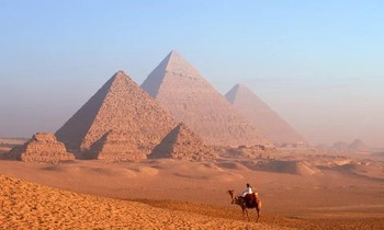 Ai mới thực sự là người đã xây các kim tự tháp Ai Cập?