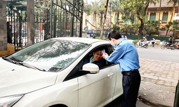 Tới 19h, vẫn chưa có kết quả xét nghiệm khẳng định liên quan tới cán bộ của Bộ GTVT nghi mắc COVID-19.