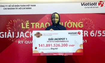 Ông D. nhận giải thưởng hơn 141 tỷ đồng.