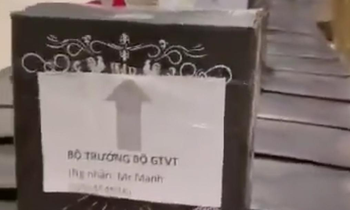 Từ vụ 'mượn danh' Bộ trưởng GTVT: Được gửi bao nhiêu rượu khi đi máy bay?