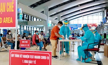 Bộ GTVT tiếp tục đề xuất thí điểm mở lại đường bay thường lệ quốc tế từ ngày 15/12 tới, sau nhiều lần chuẩn bị xong phải rút.