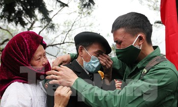 Tân binh huyện Mèo Vạc, Hà Giang xúc động chia tay người thân lên đường nhập ngũ