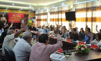 Hội nghị biểu quyết thông qua danh sách người đủ tiêu chuẩn ứng cử Đại biểu Quốc hội khóa XV.