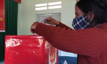 Cử tri vùng biên Quảng Nam tham gia bầu cử.