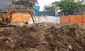 Theo UBND phường Thuận Thành, việc ông Tâm chưa có đầy đủ các giấy tờ thủ tục cần thiết mà vẫn tiến hành cải tạo, xây dựng tại khu đất 47 Nguyễn Biểu là vi phạm.
