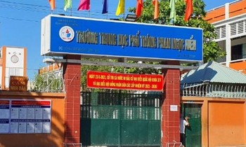 Một cô giáo bị F1, hơn 1.000 học sinh ngừng đến trường