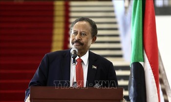 Thủ tướng Sudan Abdalla Hamdok trong một cuộc họp báo ở thủ đô Khartoum ngày 15/8/2021. Ảnh: THX/TTXVN