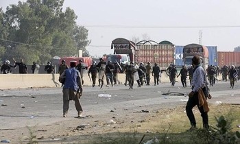 Vụ đụng độ ở Punjab, Pakistan hôm 27/10. Ảnh: AP