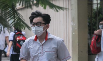 TP.HCM: Sáng lướt “Sóng”, chiều thí sinh tự tin lướt qua môn Toán dễ dàng