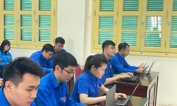 cán bộ, đoàn viên cơ quan Thành Đoàn Hà Nội tham gia thi ngay sau lễ phát động