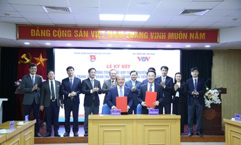The Central Youth Union and the Voice of Vietnam Radio held the signing ceremony of the cooperation program for the period of 2022 - 2026.