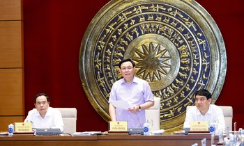 Chủ tịch Quốc hội Vương Đình Huệ chủ trì buổi làm việc với Thường trực Ủy ban Văn hóa, Giáo dục, Thanh niên, Thiếu niên và Nhi đồng