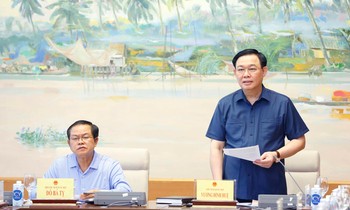 Chủ tịch Quốc hội Vương Đình Huệ phát biểu tại buổi làm việc với Ủy ban Quốc phòng và An ninh