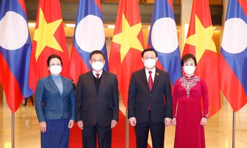 Chủ tịch Quốc hội Vương Đình Huệ và Phu nhân chủ trì lễ đón chính thức Chủ tịch Quốc hội Lào cùng Phu nhân và Đoàn