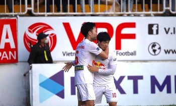 HLV Kiatisuk: HAGL chưa nghĩ đến chức vô địch V.League