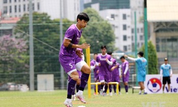 Văn Hậu trở lại, thầy Park mừng thầm