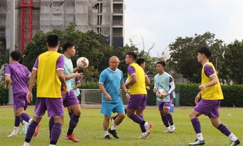 Đội tuyển Việt Nam đá đối kháng, rà soát đội hình sẵn sàng đấu đội tuyển Lào