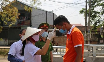 Một chốt kiểm soát COVID-19 tại Vĩnh Phúc. Ảnh: C.A