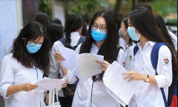 Được đặc cách xét tốt nghiệp, vì sao sĩ tử TP.HCM và Vĩnh Long vẫn chất chồng nỗi lo?