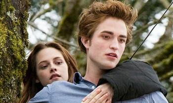 Robert Pattinson buộc phải làm điều này khi diễn cùng Kristen Stewart trong "Chạng Vạng"