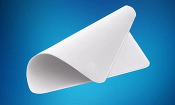 Chiếc khăn lau màn hình có giá hơn 400K: Đây chính là sản phẩm "ngớ ngẩn" nhất của Apple?