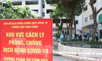 Chung cư nơi thanh niên dương tính với SARS-CoV-2 ở bị phong tỏa.