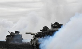 Hình ảnh từ cuộc tập trận ngày 14/4 của Ukraine gần biên giới với bán đảo Crimea thuộc Nga. Ảnh: Reuters