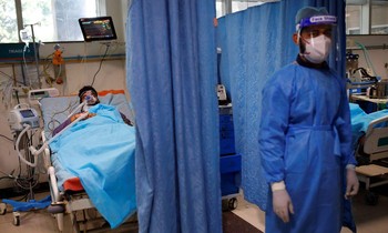 Bệnh nhân COVID-19 ở Ấn Độ. Ảnh: Reuters
