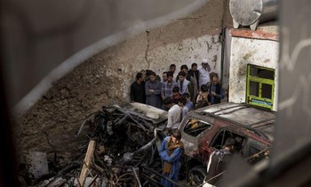Hiện trường vụ Mỹ phóng tên lửa Hellfire xuống một ngôi nhà ở Kabul để phá huỷ thứ được cho là "một chiếc xe chở thuốc nổ". Ảnh: NY Times