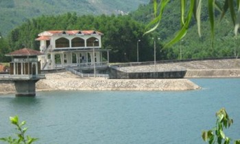 Một góc hồ núi Ngang, xã Ba Liên, huyện Ba Tơ, Quảng Ngãi. Ảnh Báo Quảng Ngãi