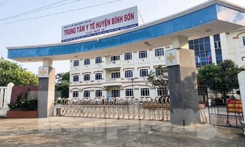 Hiện tại các F1 của BN 3067, BN 3131 đang được cách ly, theo dõi tại Cơ sở 2 Trung tâm Y tế huyện Bình Sơn. Ảnh: Nguyễn Ngọc