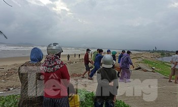 Thi thể của cả 3 nạn nhân được tìm thấy tại bờ biển xã Tam Nghĩa, huyện Núi Thành, tỉnh Quảng Nam (khu vực giáp ranh với Khe Hai thuộc xã Bình Thạnh, Huyện Bình Sơn).