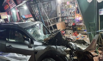 Lời kể hãi hùng của chủ tiệm thuốc thoát chết trong vụ xe điên tông nhiều nhà dân
